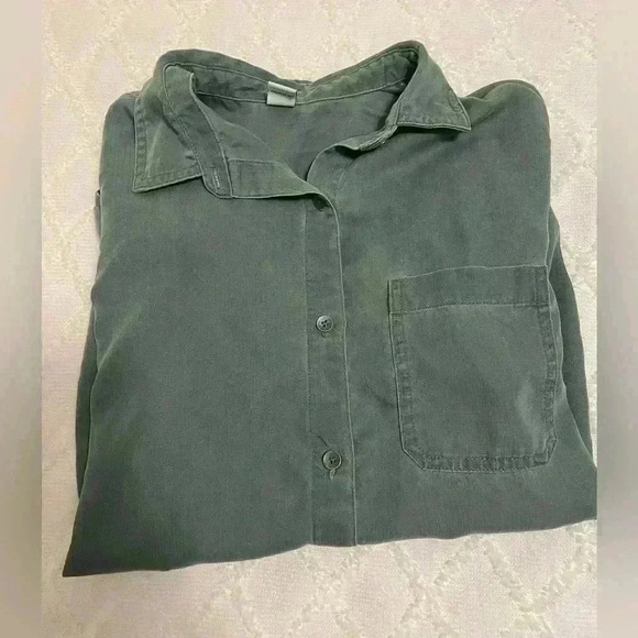 Women’s Old Navy shirt - Picture 2 of 9